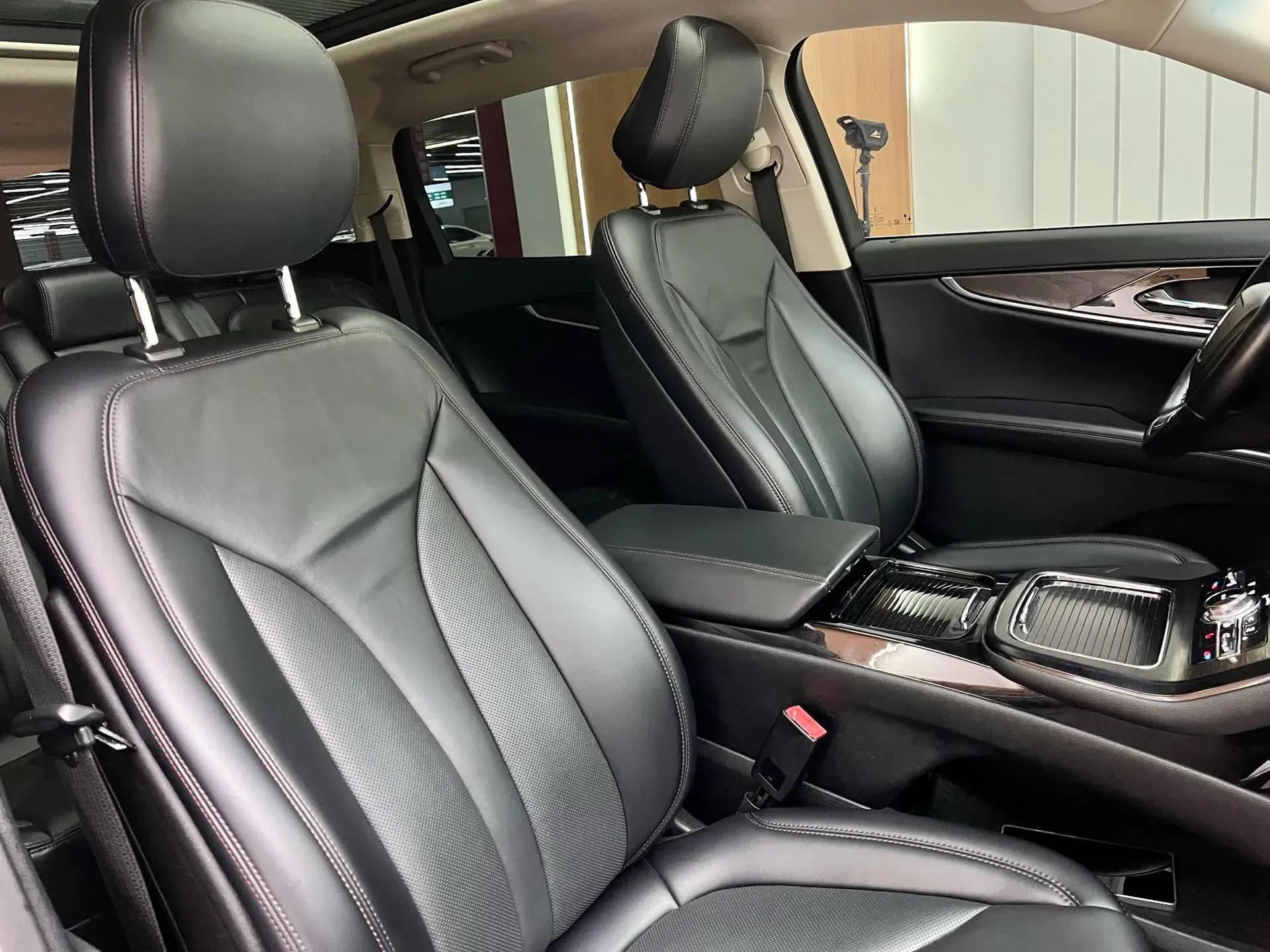 2021 LINCOLN NAUTILUS thumbnail 4