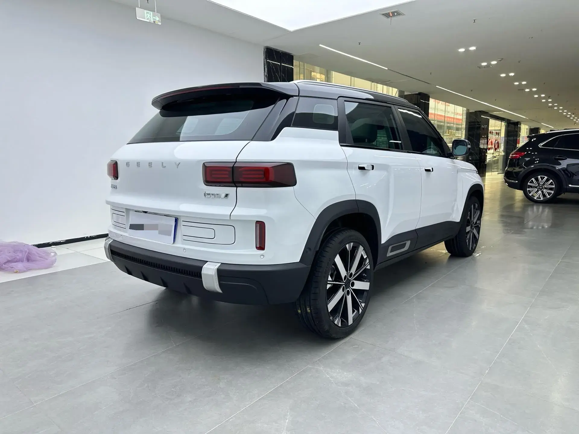 2023 GEELY ICON thumbnail 2