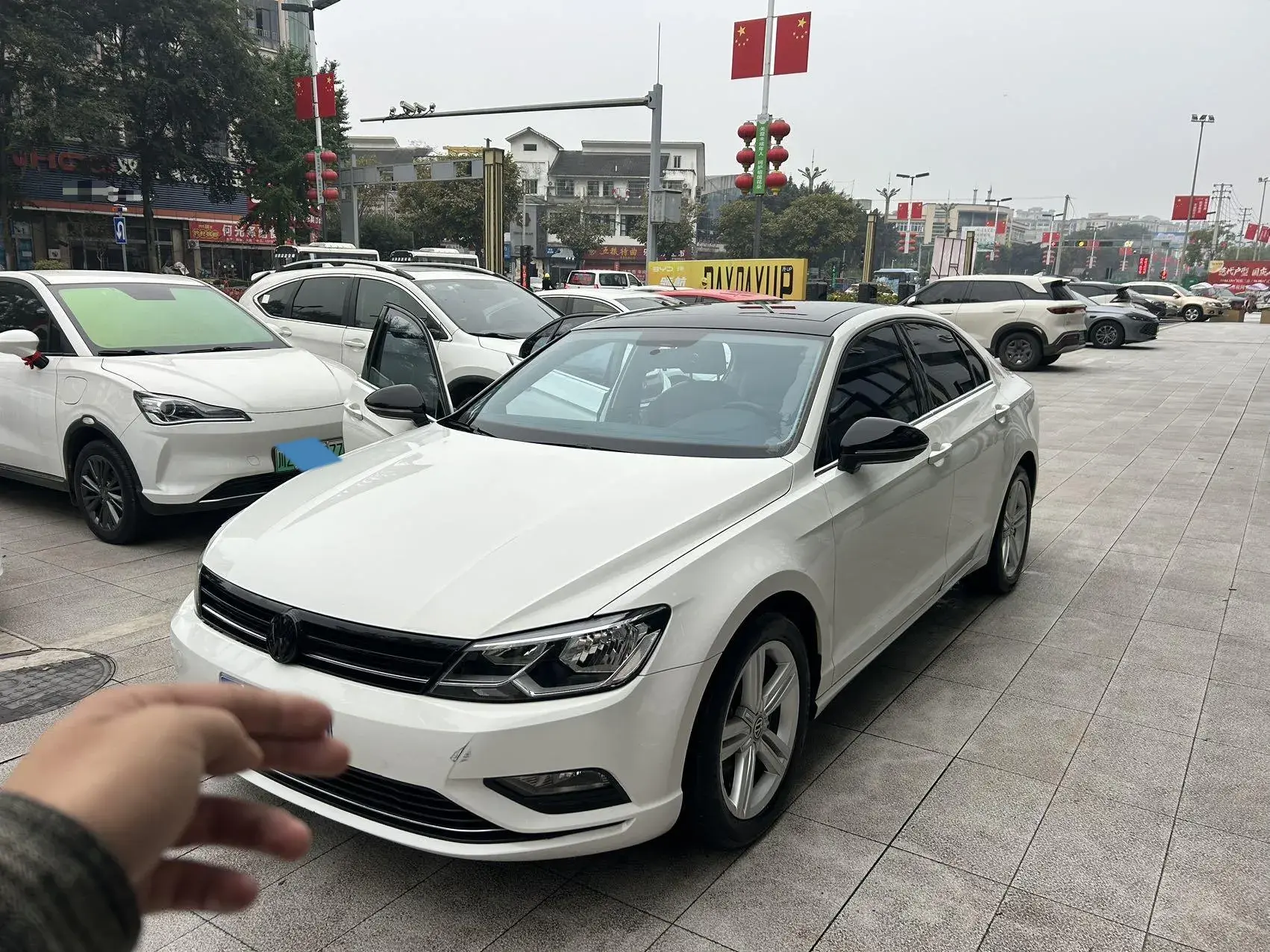2018 VOLKSWAGEN LAMANDO view 1
