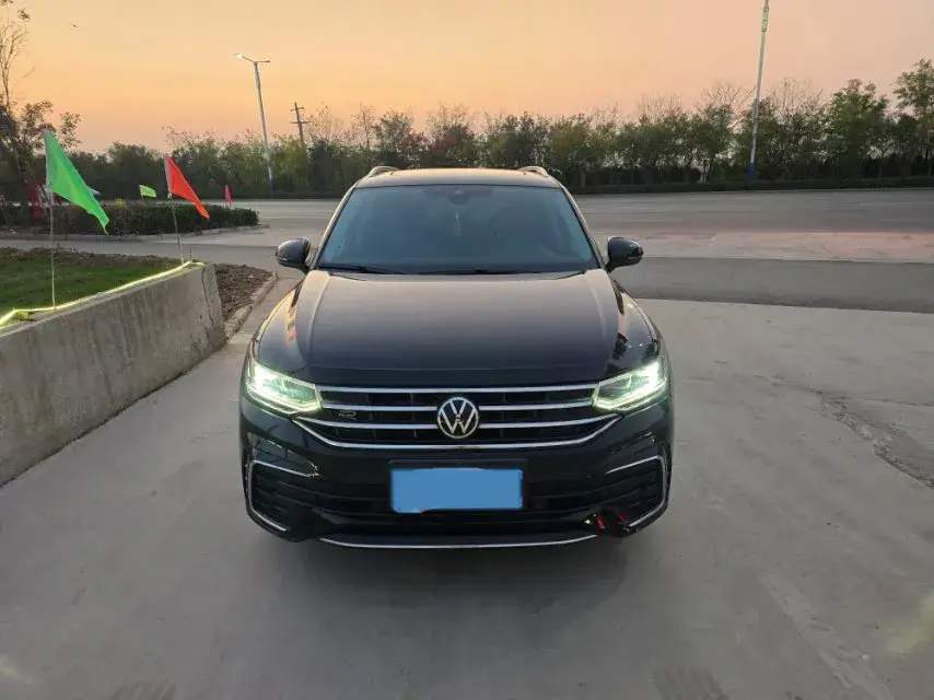 2023 VOLKSWAGEN TIGUAN thumbnail 2