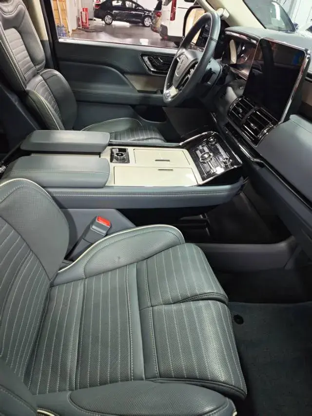 2019 LINCOLN NAVIGATOR thumbnail 4