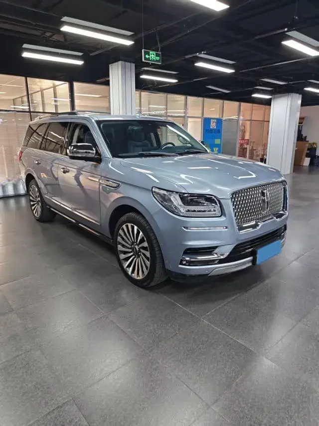 2019 LINCOLN NAVIGATOR thumbnail 2