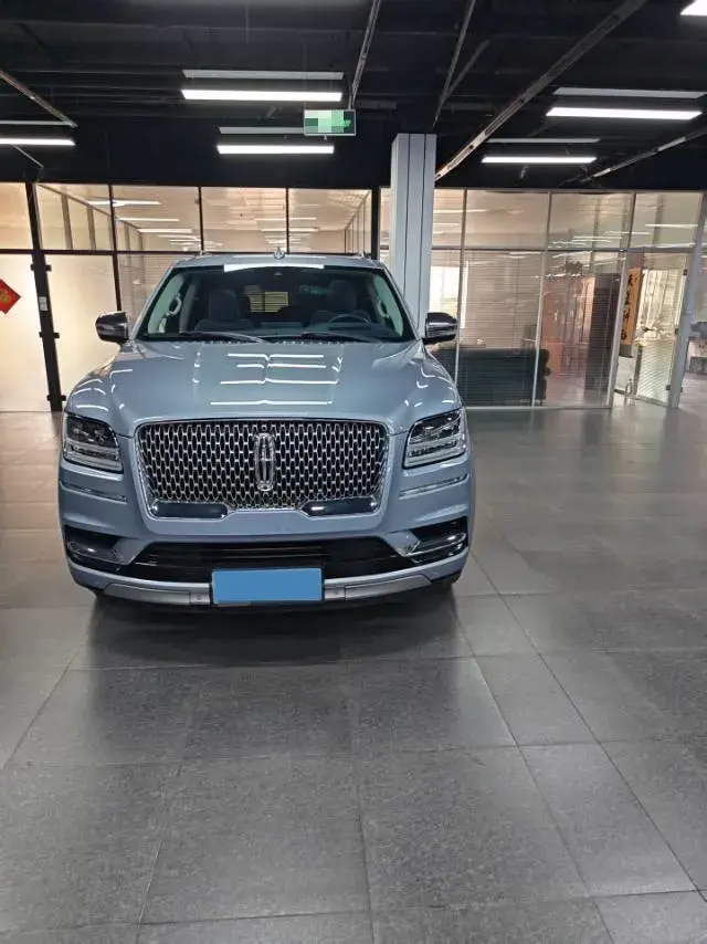2019 LINCOLN NAVIGATOR thumbnail 3