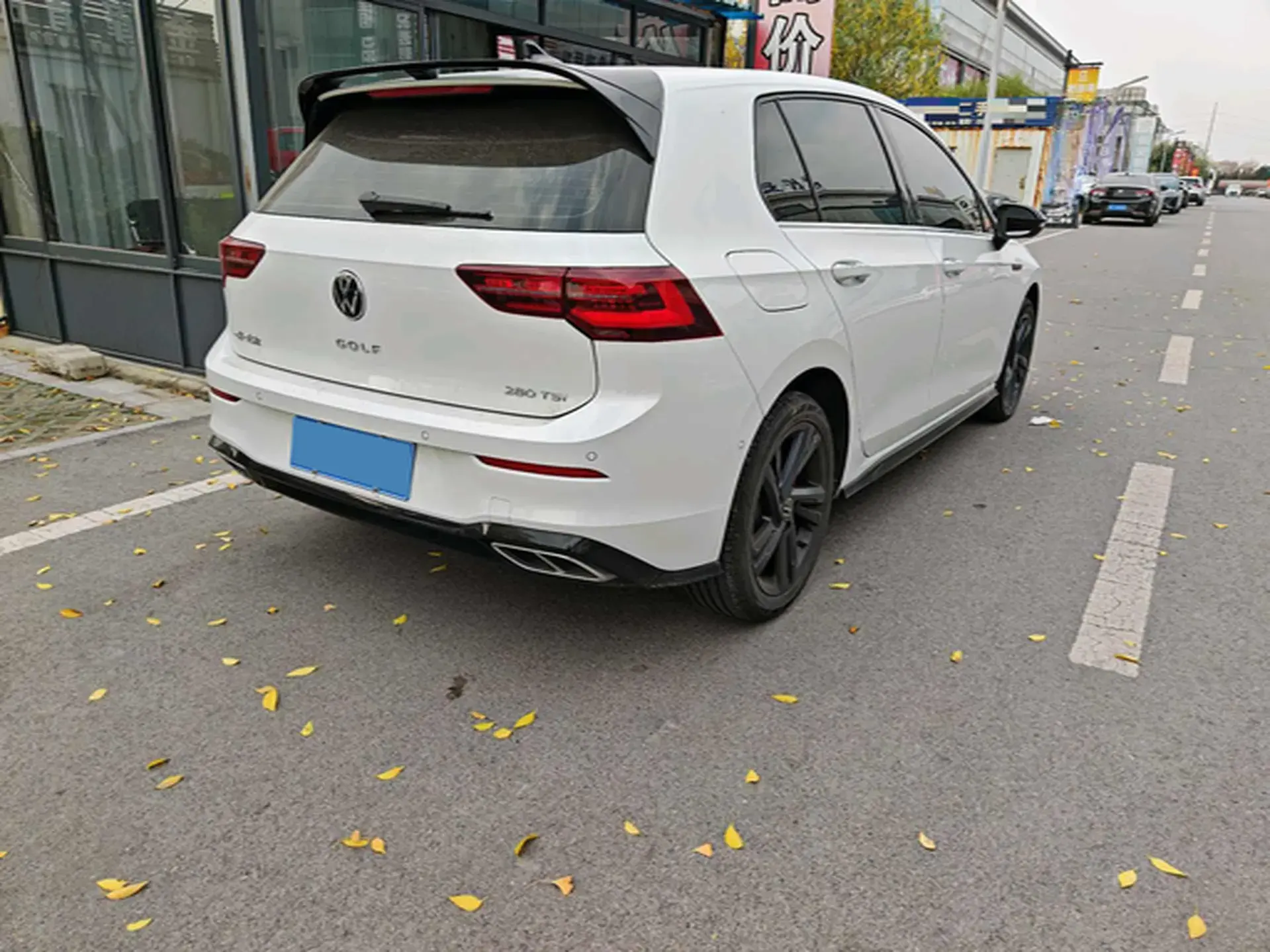 2023 VOLKSWAGEN GOLF thumbnail 3