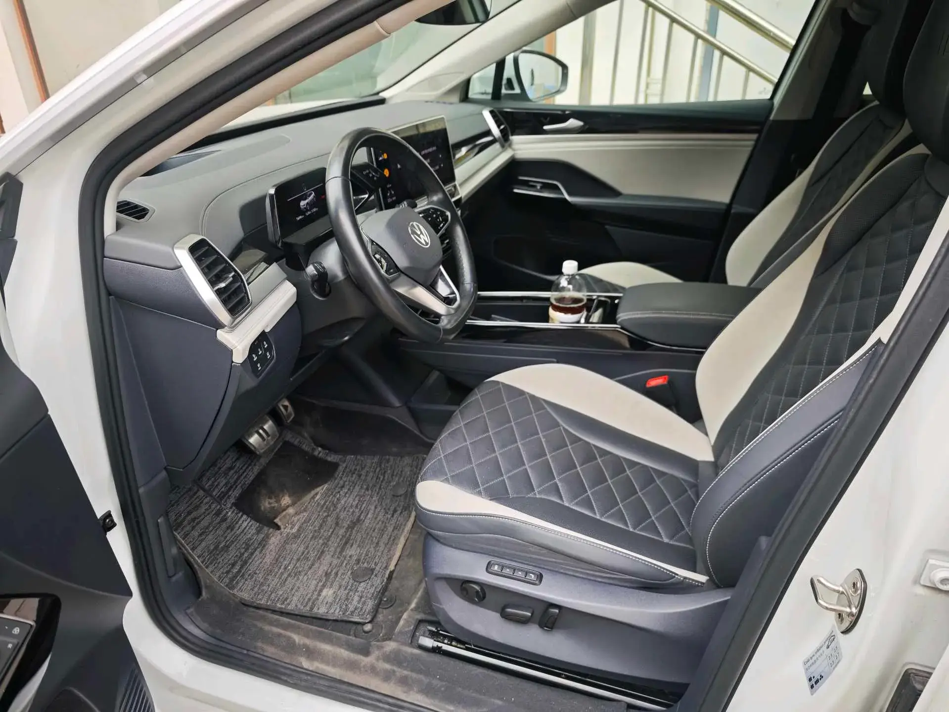 2022 VOLKSWAGEN ID.6 thumbnail 3