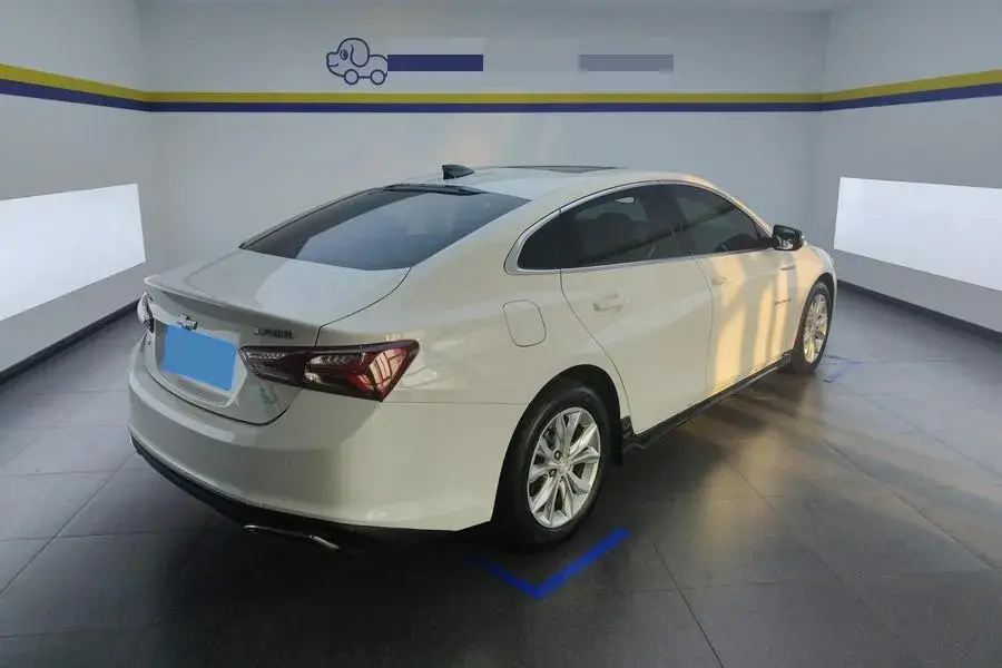 2021 CHEVROLET MALIBU thumbnail 2