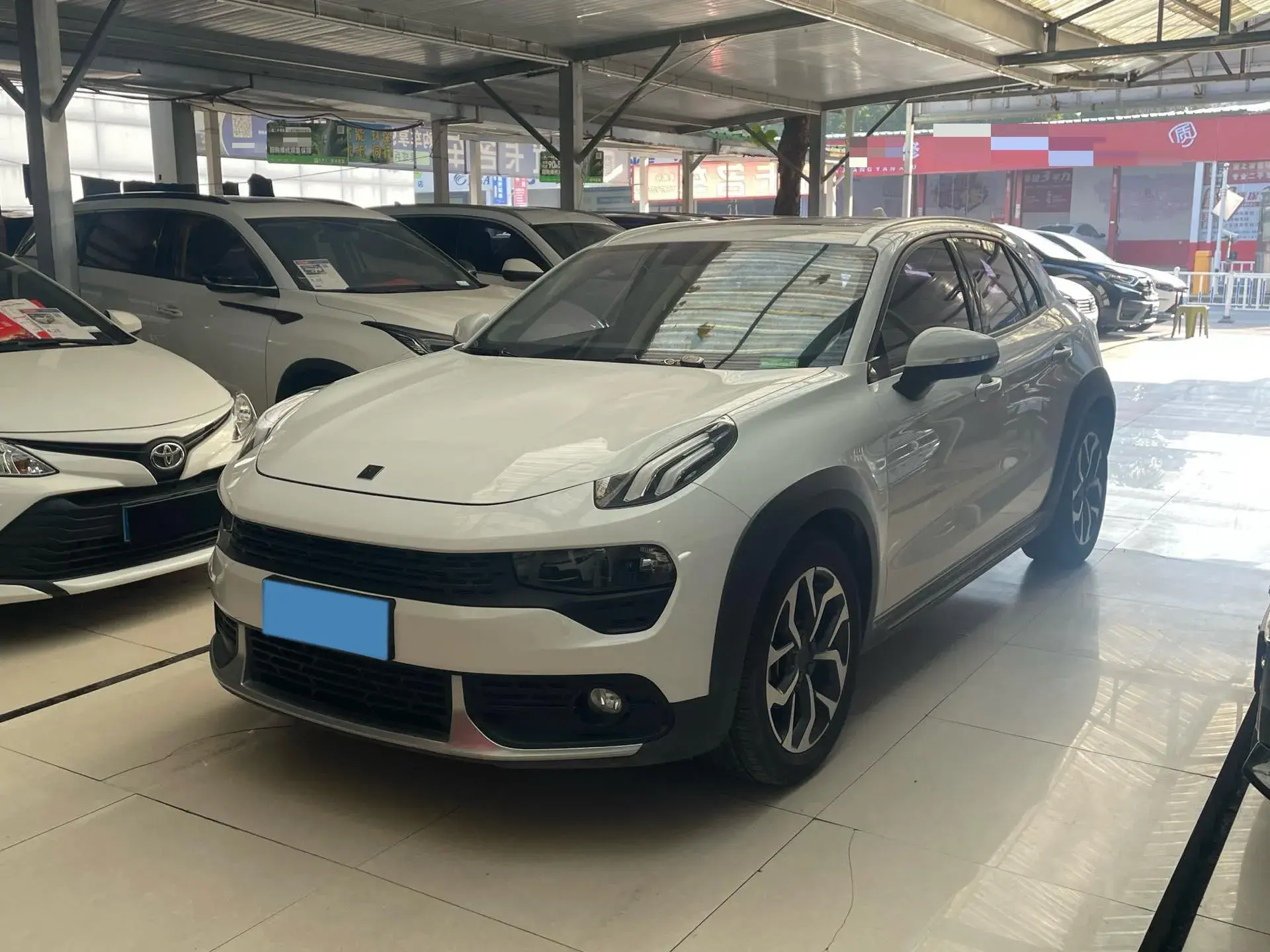 2019 LYNK&CO 02 view 1