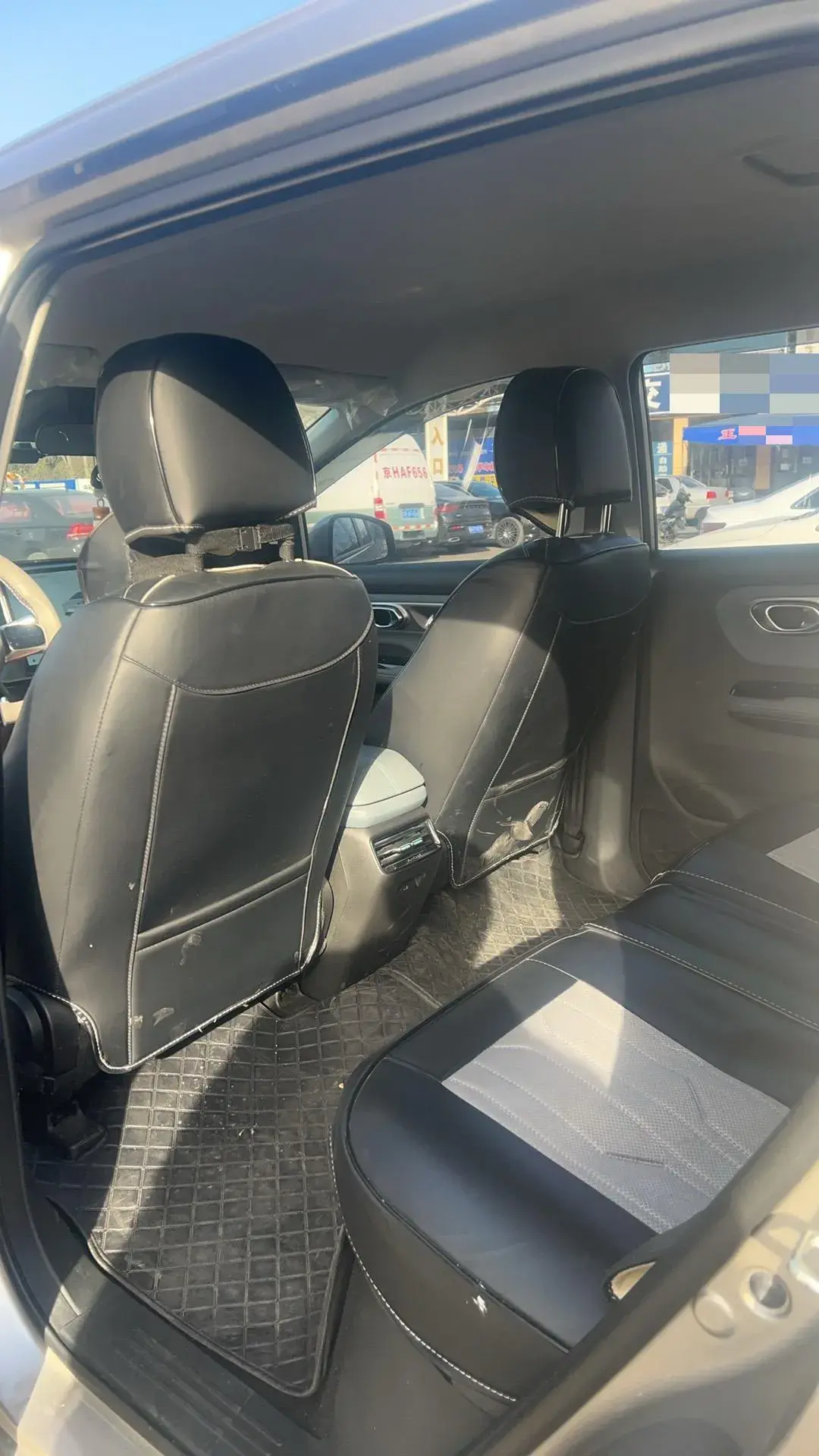 2024 AION Y thumbnail 3