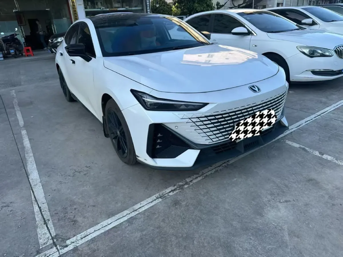 2022 ChangAn UNI-V 1.5T 188HP L4 7DCT,autocango,china used car exporter,china ev exporter,chinese used car exporter,chinese used ev exporter
