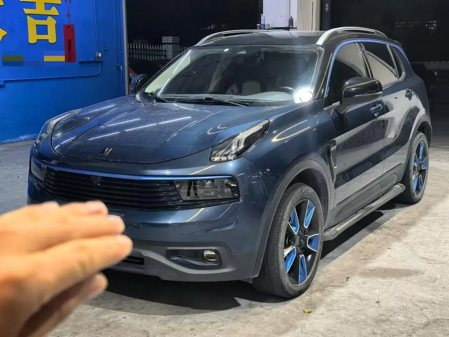 2019 LYNK&CO 01 view 1