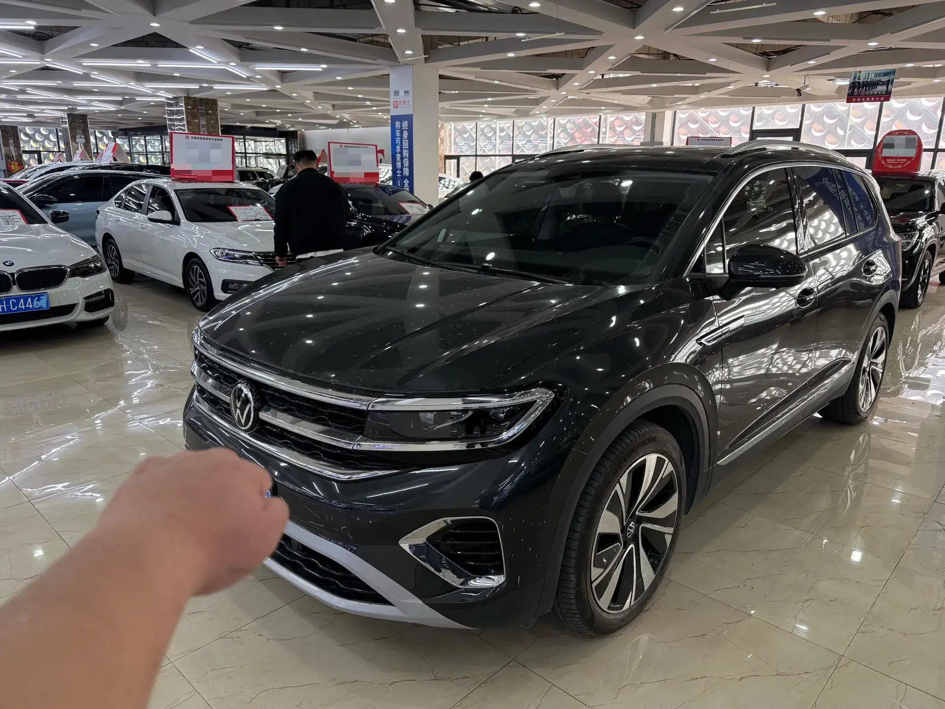 2024 VOLKSWAGEN TALAGON view 1