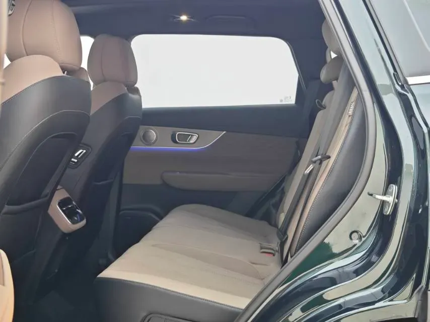 2025 Chery Tiggo 8 Plus 1.6T 197HP L4 7DCT,autocango,china used car exporter,china ev exporter,chinese used car exporter,chinese used ev exporter