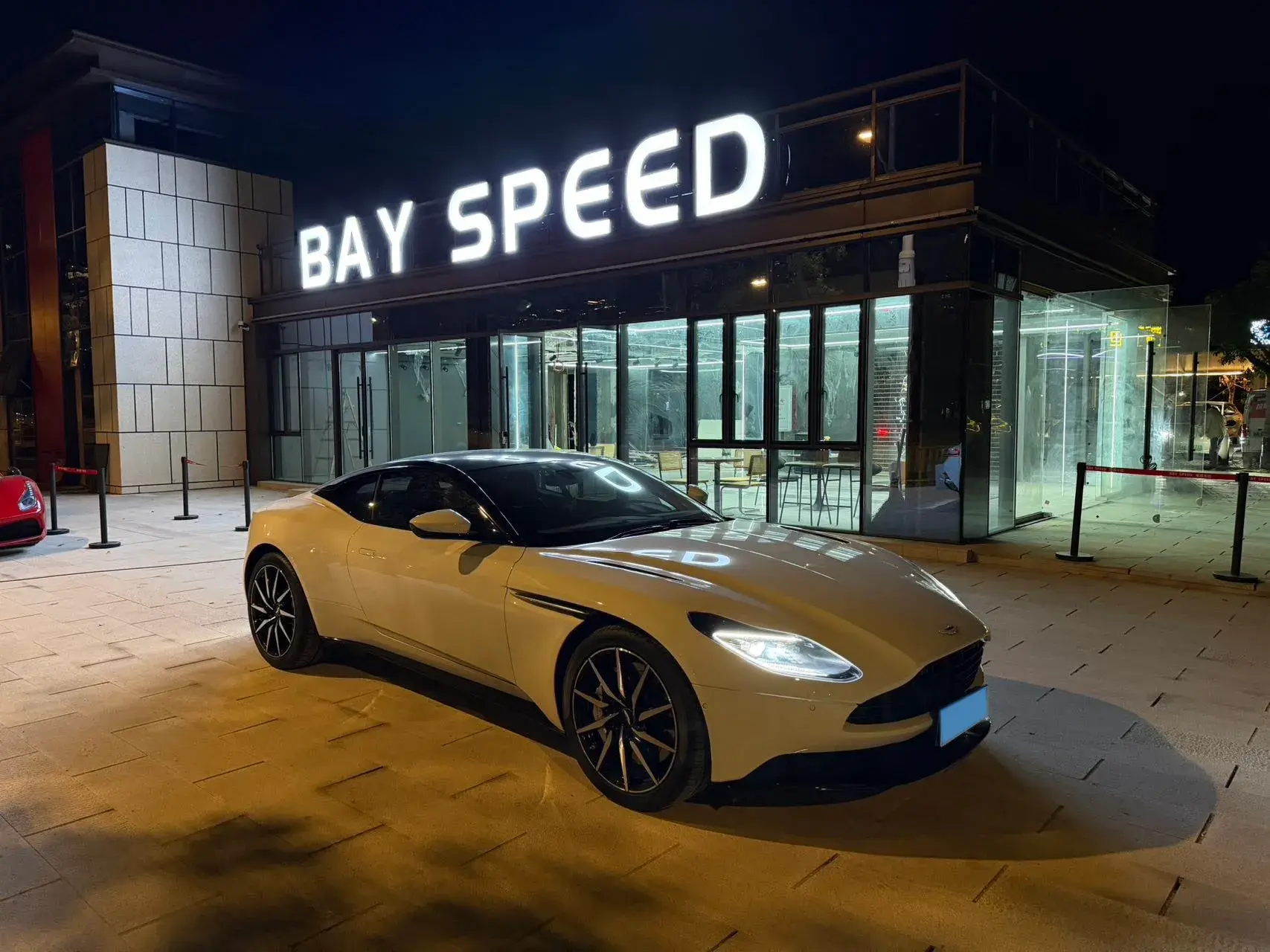 2019 ASTON MARTIN thumbnail 2