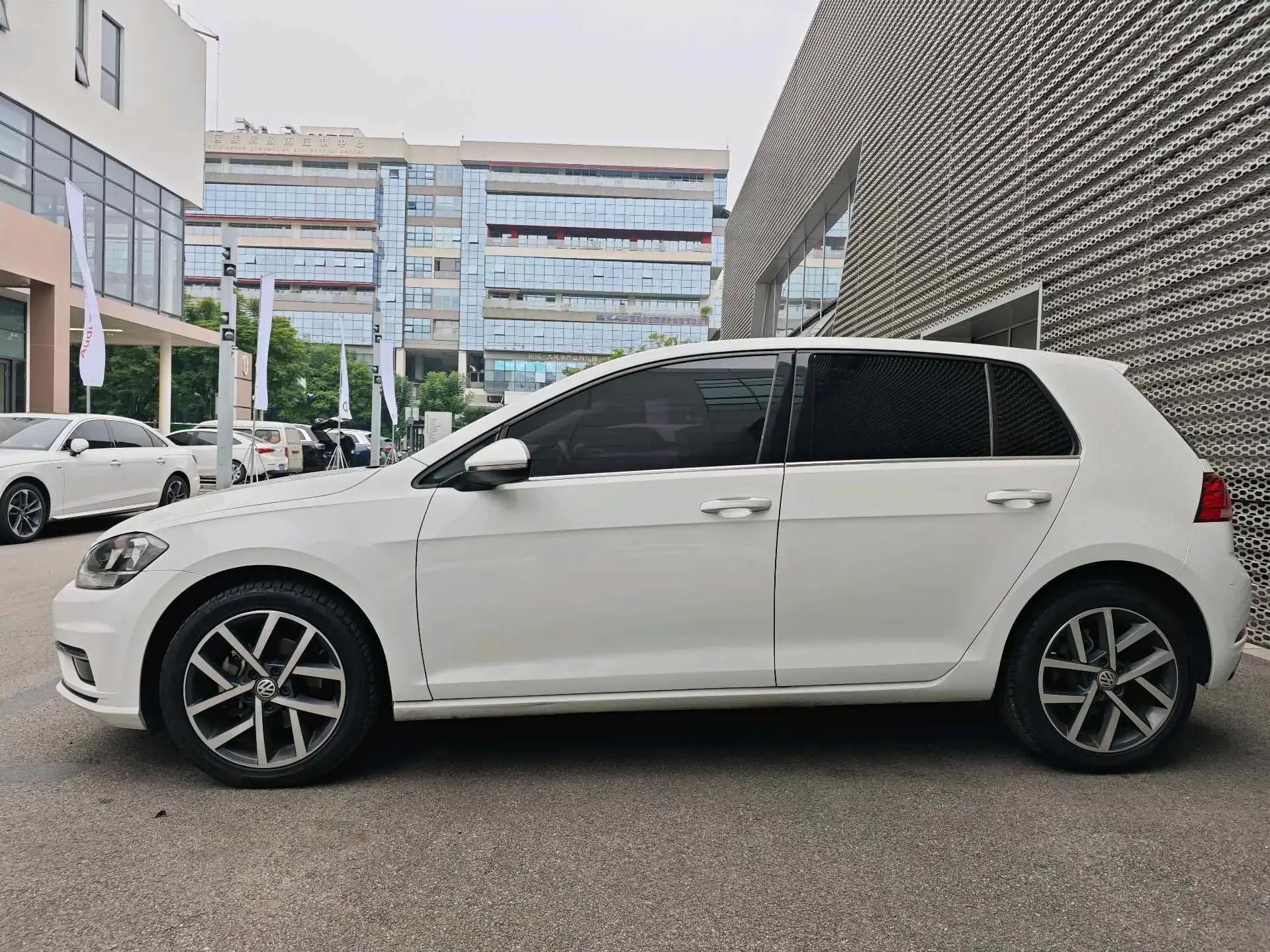 2020 VOLKSWAGEN GOLF thumbnail 4