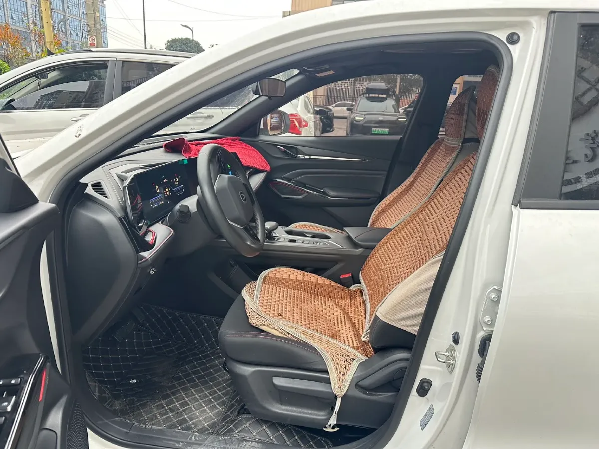 2024 ChangAn X5 PLUS 1.5T 188HP L4 7DCT,autocango,china used car exporter,china ev exporter,chinese used car exporter,chinese used ev exporter