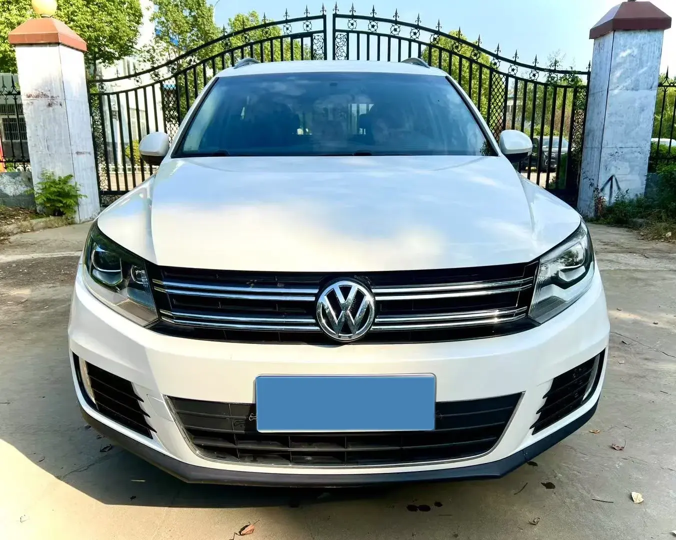 2017 VOLKSWAGEN TIGUAN thumbnail 2