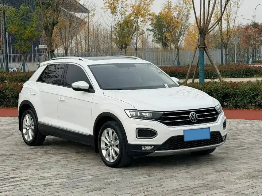 2021 VOLKSWAGEN T-ROC thumbnail 3