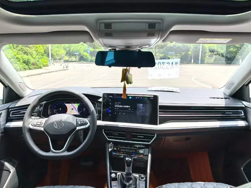 2025 VOLKSWAGEN SAGITAR thumbnail 4