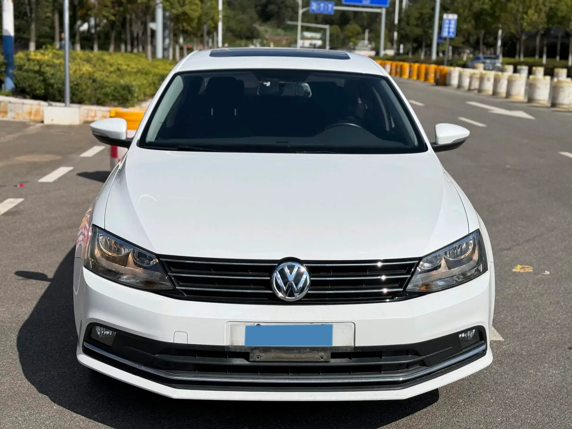 2018 VOLKSWAGEN SAGITAR thumbnail 2