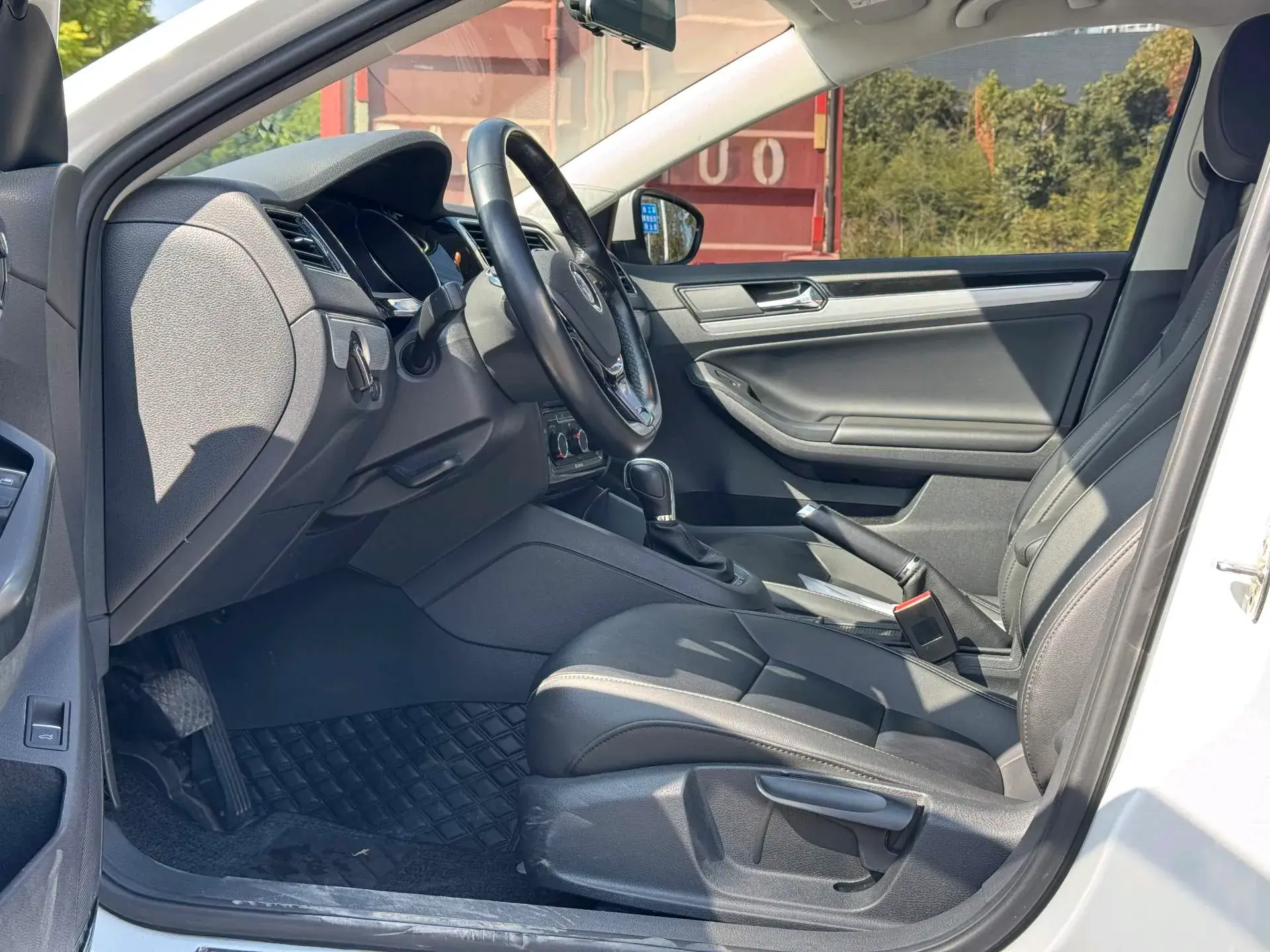 2018 VOLKSWAGEN SAGITAR thumbnail 4