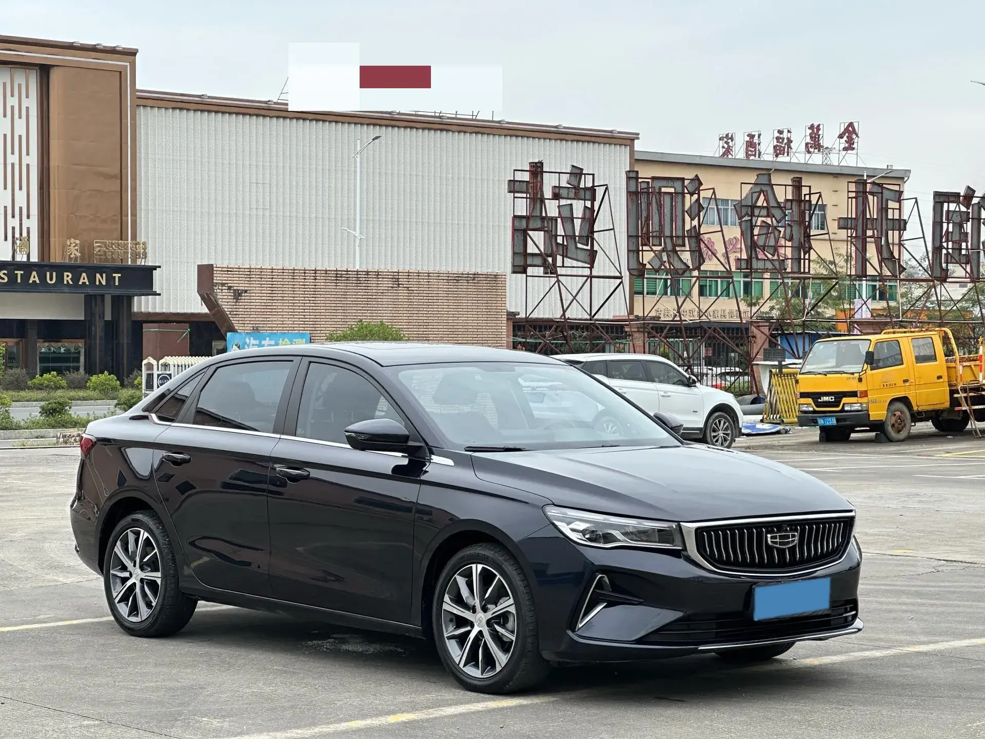2022 GEELY EMGRAND thumbnail 3