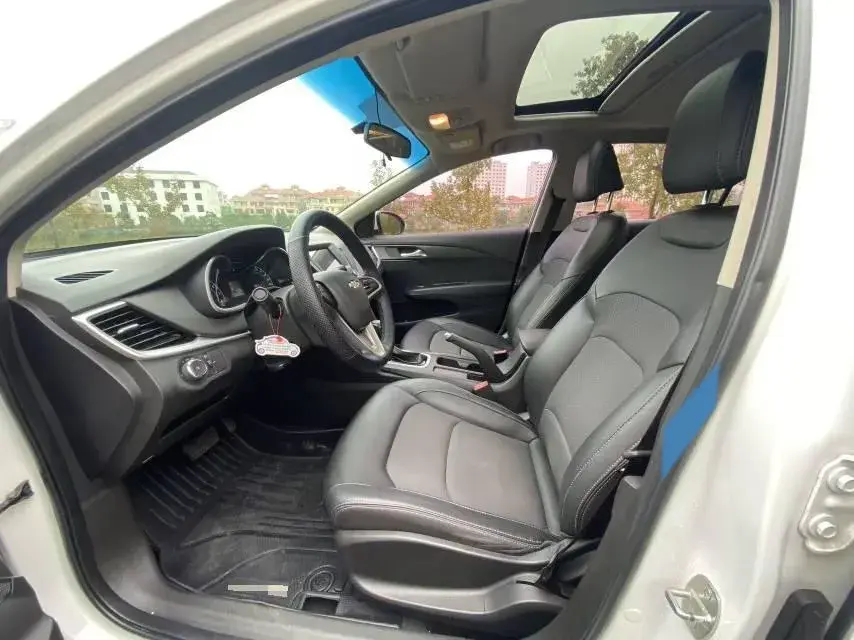 2019 CHEVROLET CAVALIER thumbnail 4