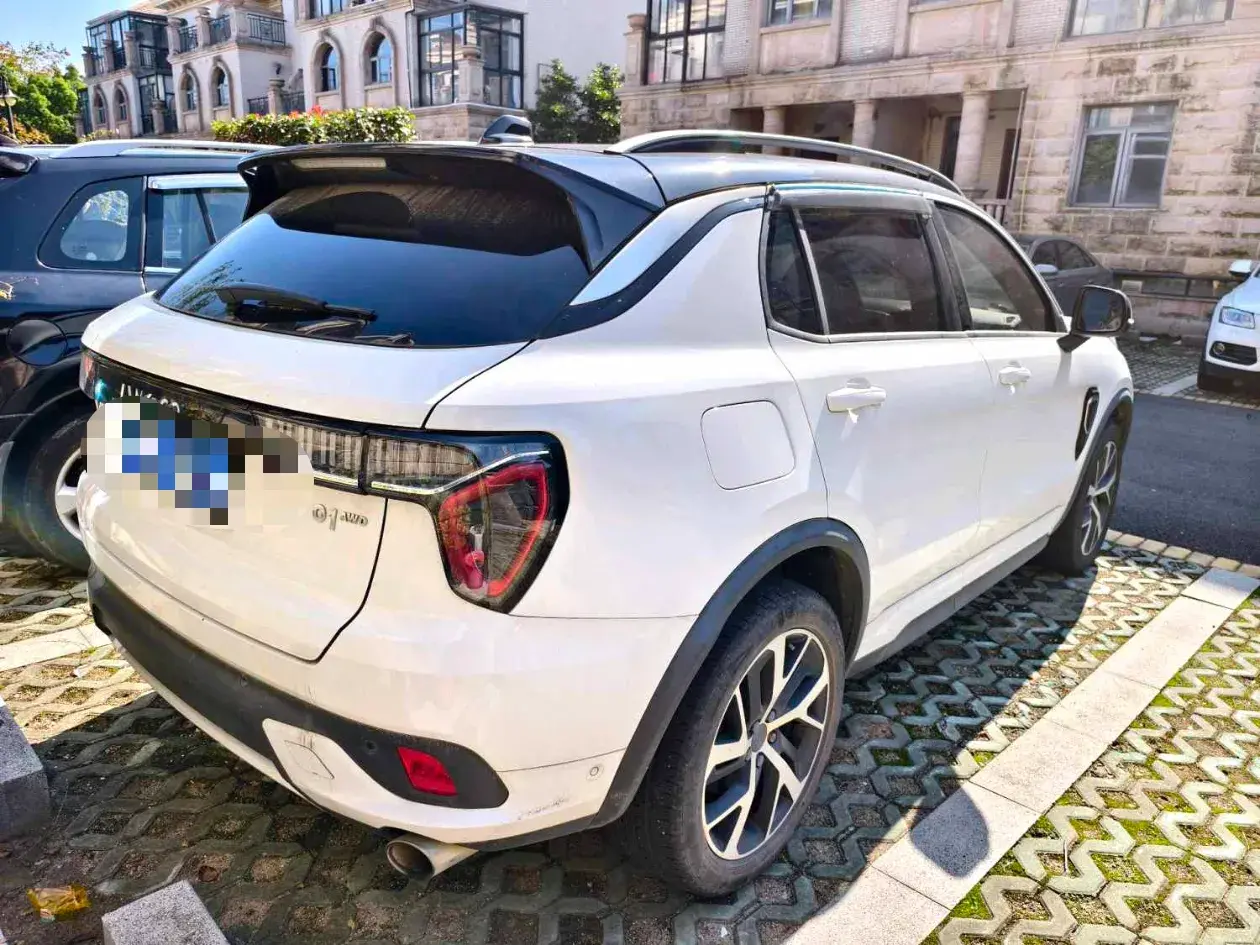 2017 LYNK&CO 01 thumbnail 4