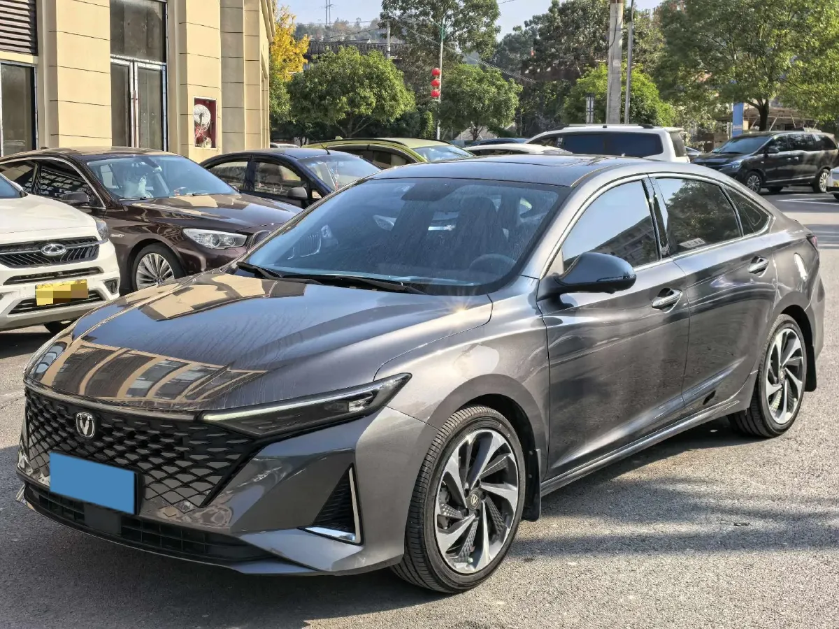 2023 ChangAn Raeton Plus 1.5T 188HP L4 7DCT,autocango,china used car exporter,china ev exporter,chinese used car exporter,chinese used ev exporter