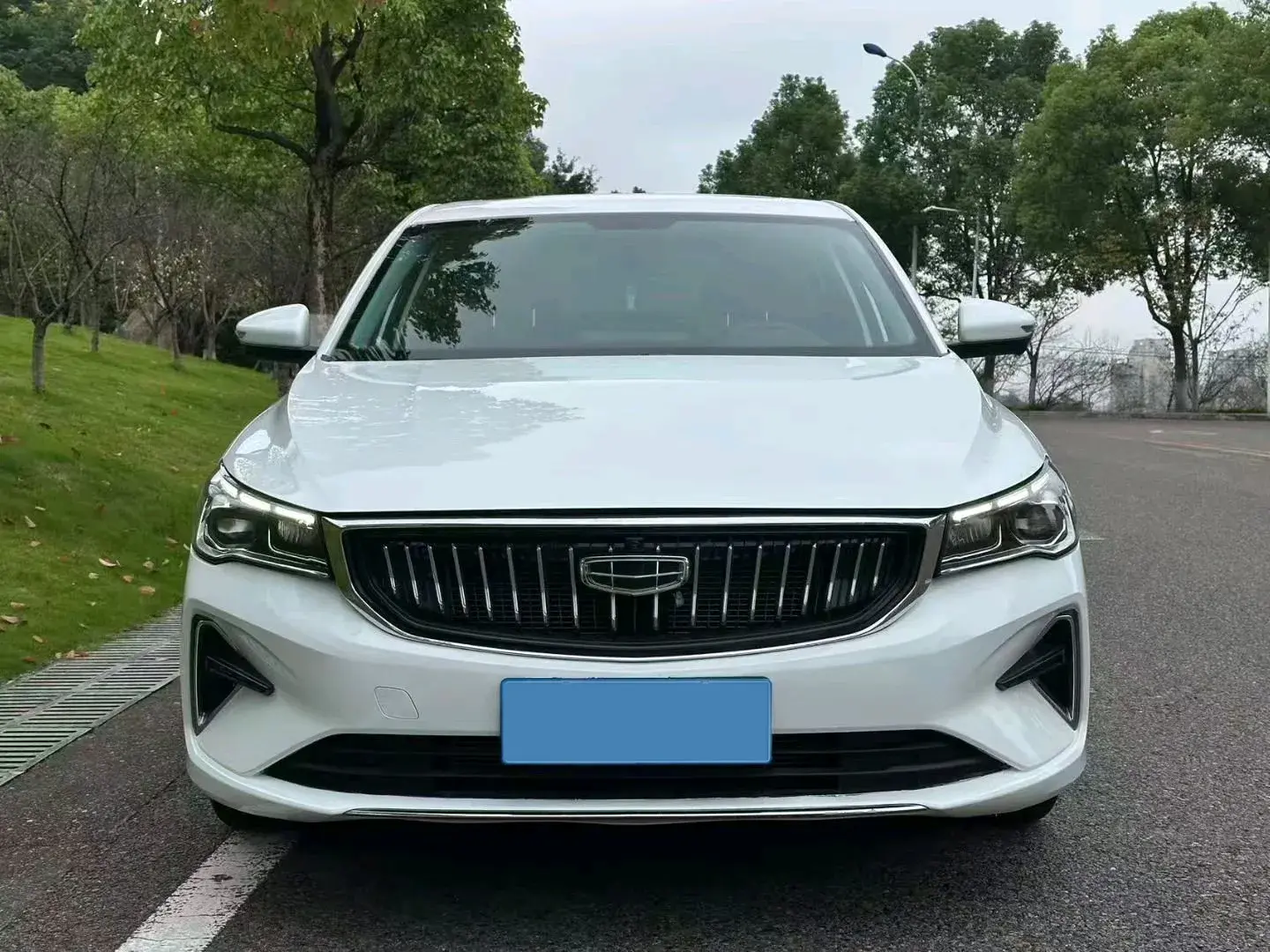 2022 GEELY EMGRAND thumbnail 2