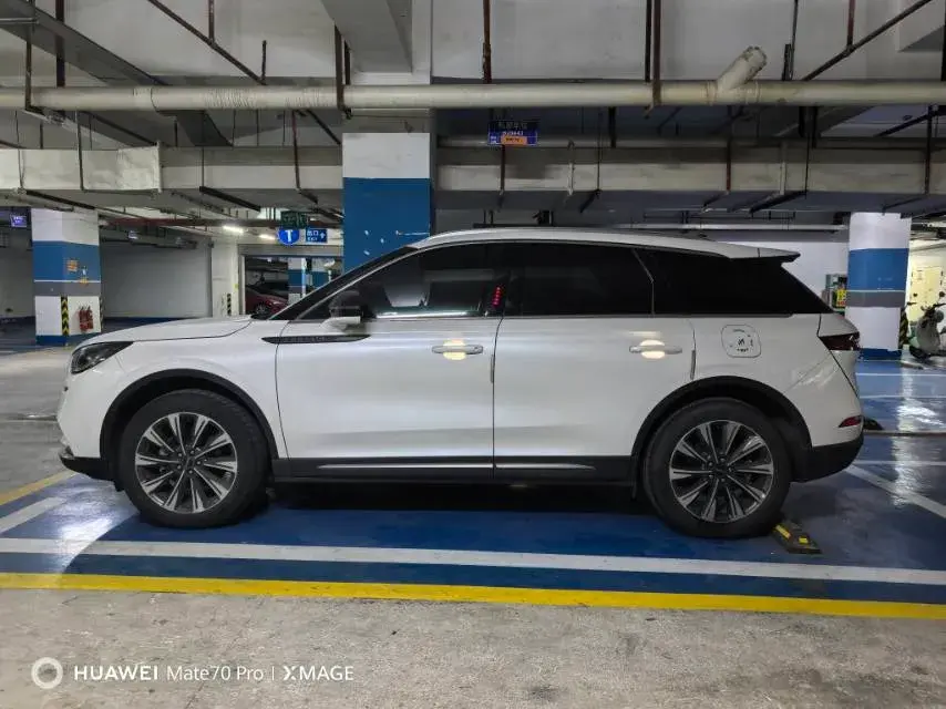 2022 LINCOLN CORSAIR thumbnail 2