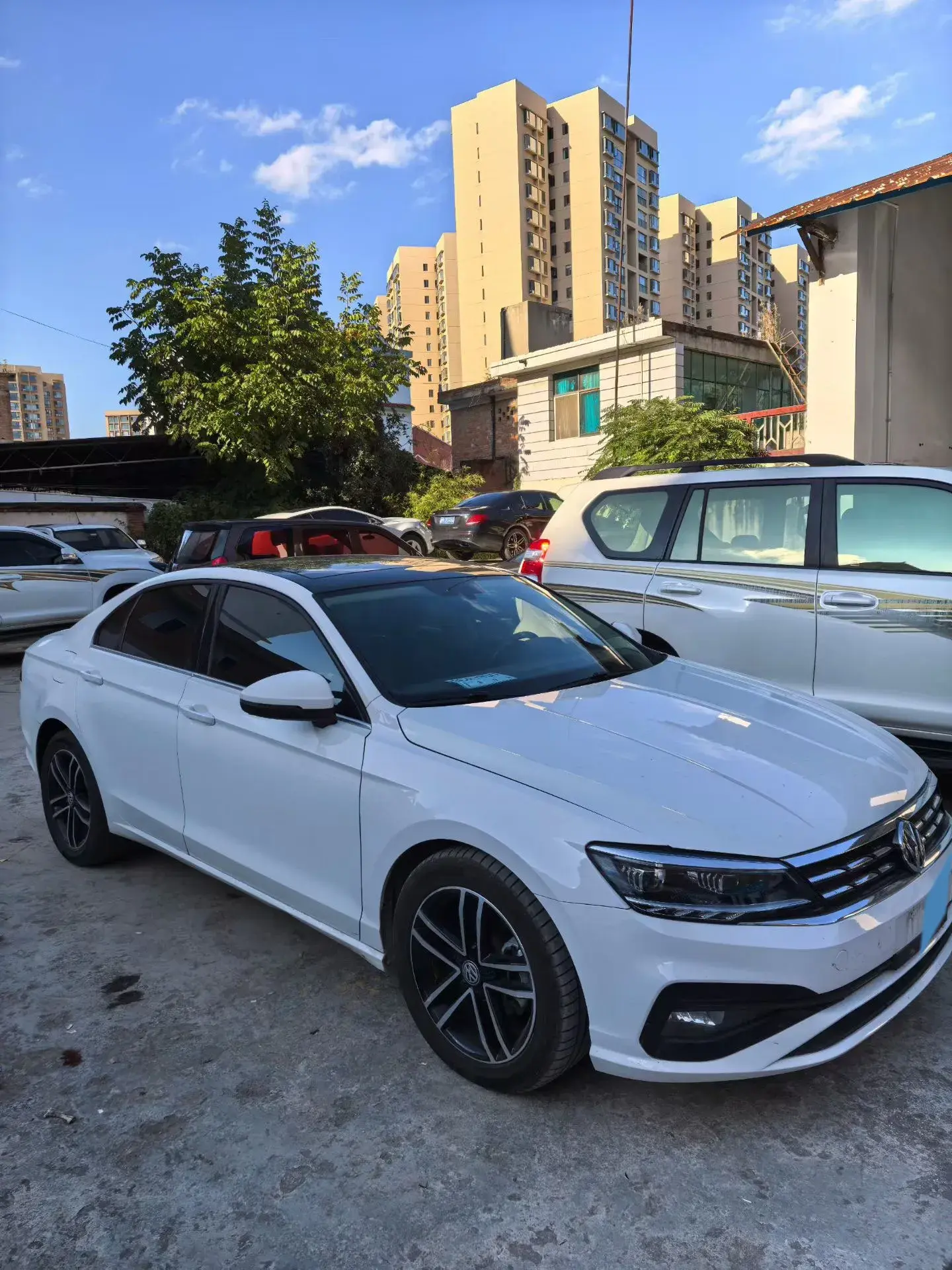 2021 VOLKSWAGEN LAMANDO thumbnail 3