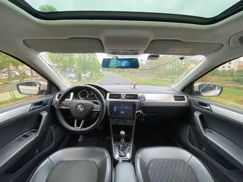 2019 SKODA RAPID thumbnail 4