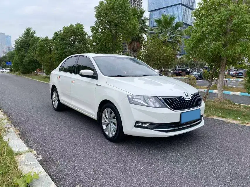 2019 SKODA RAPID thumbnail 3