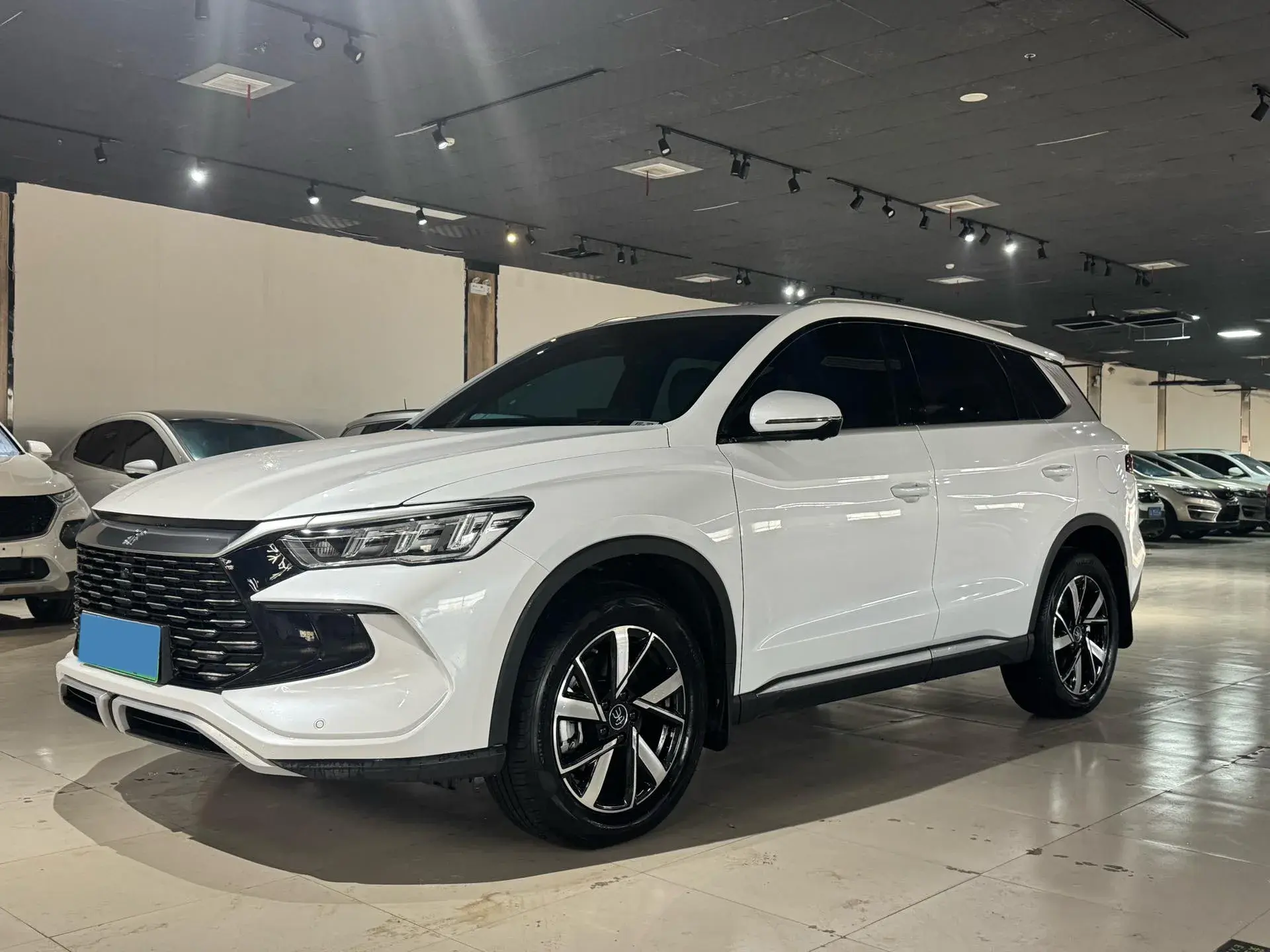 2024 BYD SONG view 1