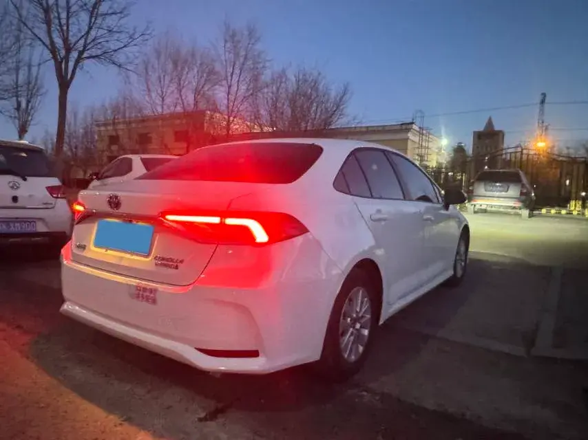 2023 TOYOTA COROLLA thumbnail 4