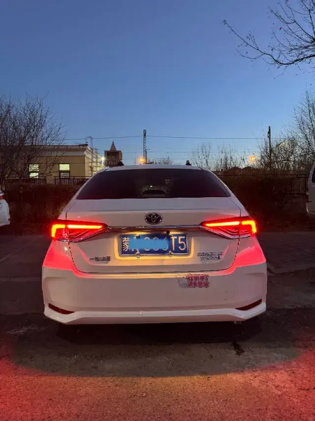 2023 TOYOTA COROLLA thumbnail 3