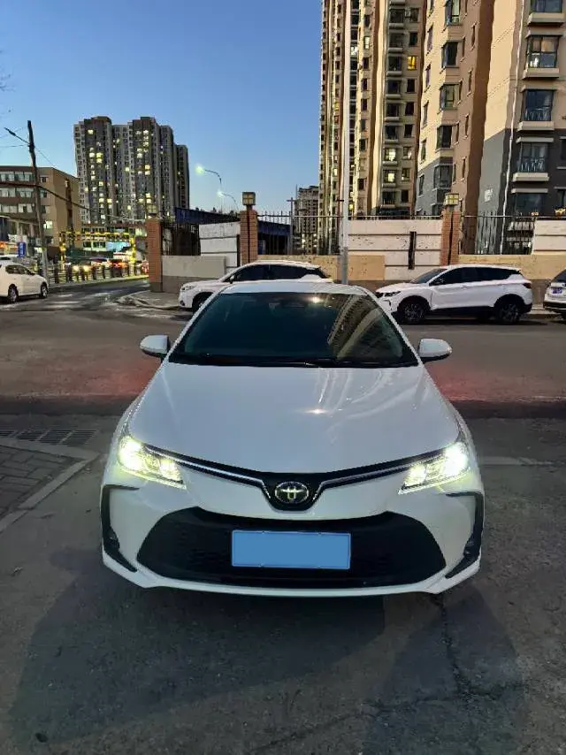 2023 TOYOTA COROLLA thumbnail 2