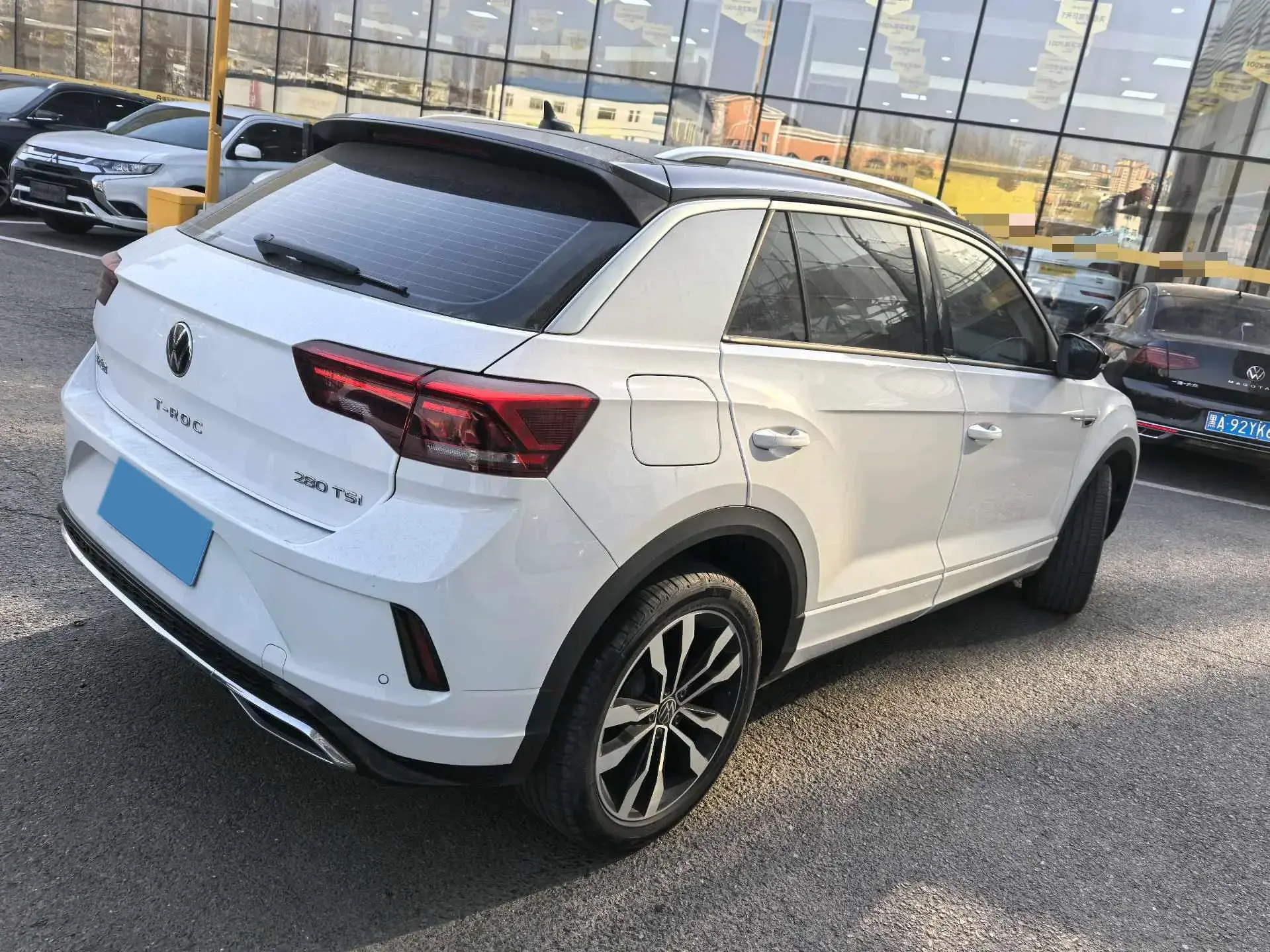 2022 VOLKSWAGEN T-ROC thumbnail 2