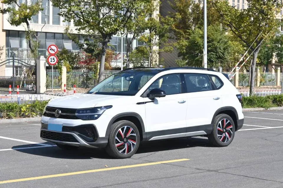 2024 VOLKSWAGEN THARU view 1