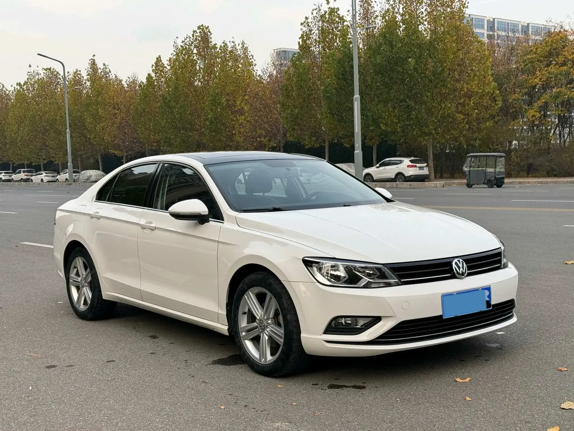 2018 VOLKSWAGEN LAMANDO thumbnail 3