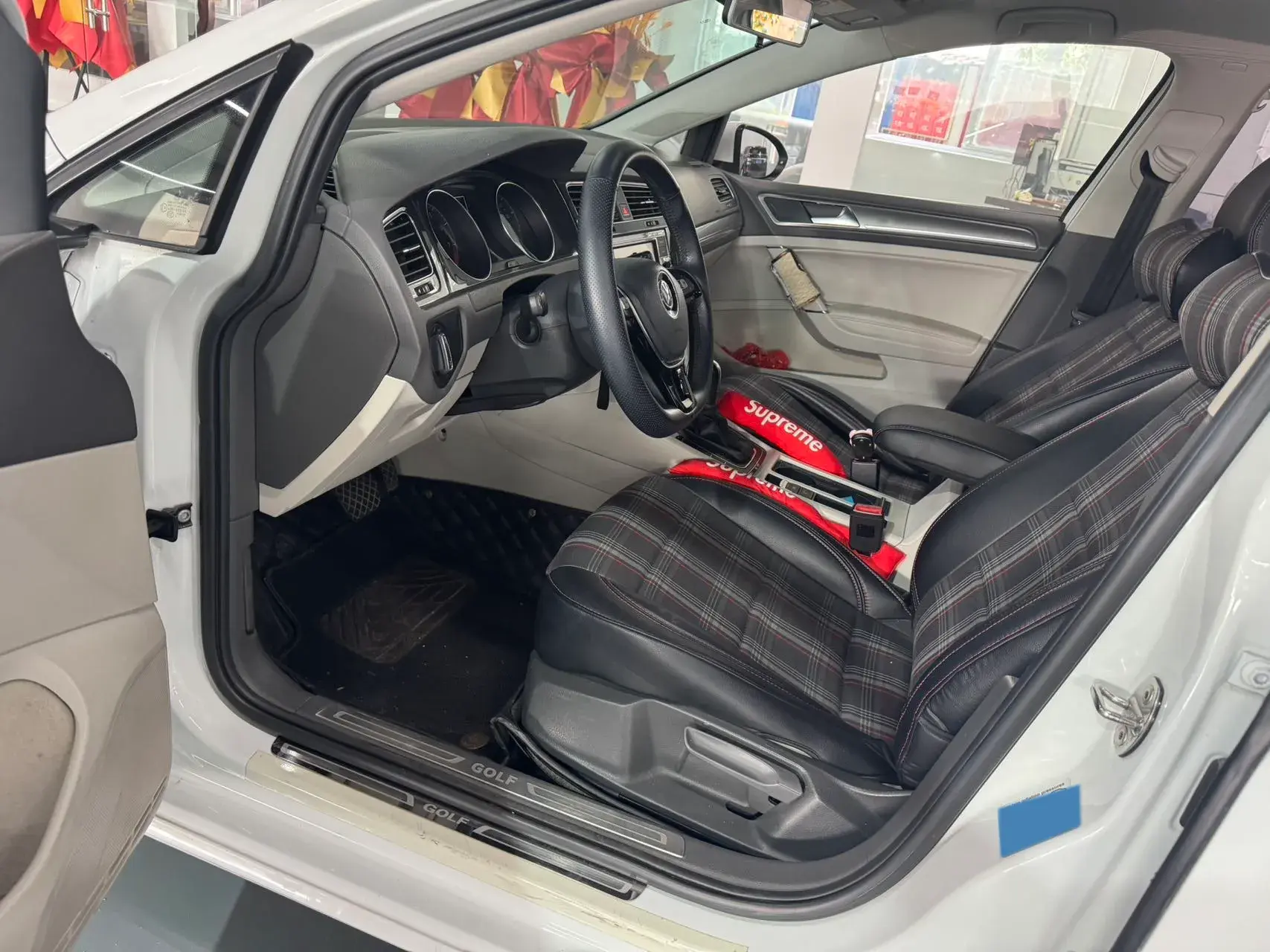 2018 VOLKSWAGEN GOLF thumbnail 3