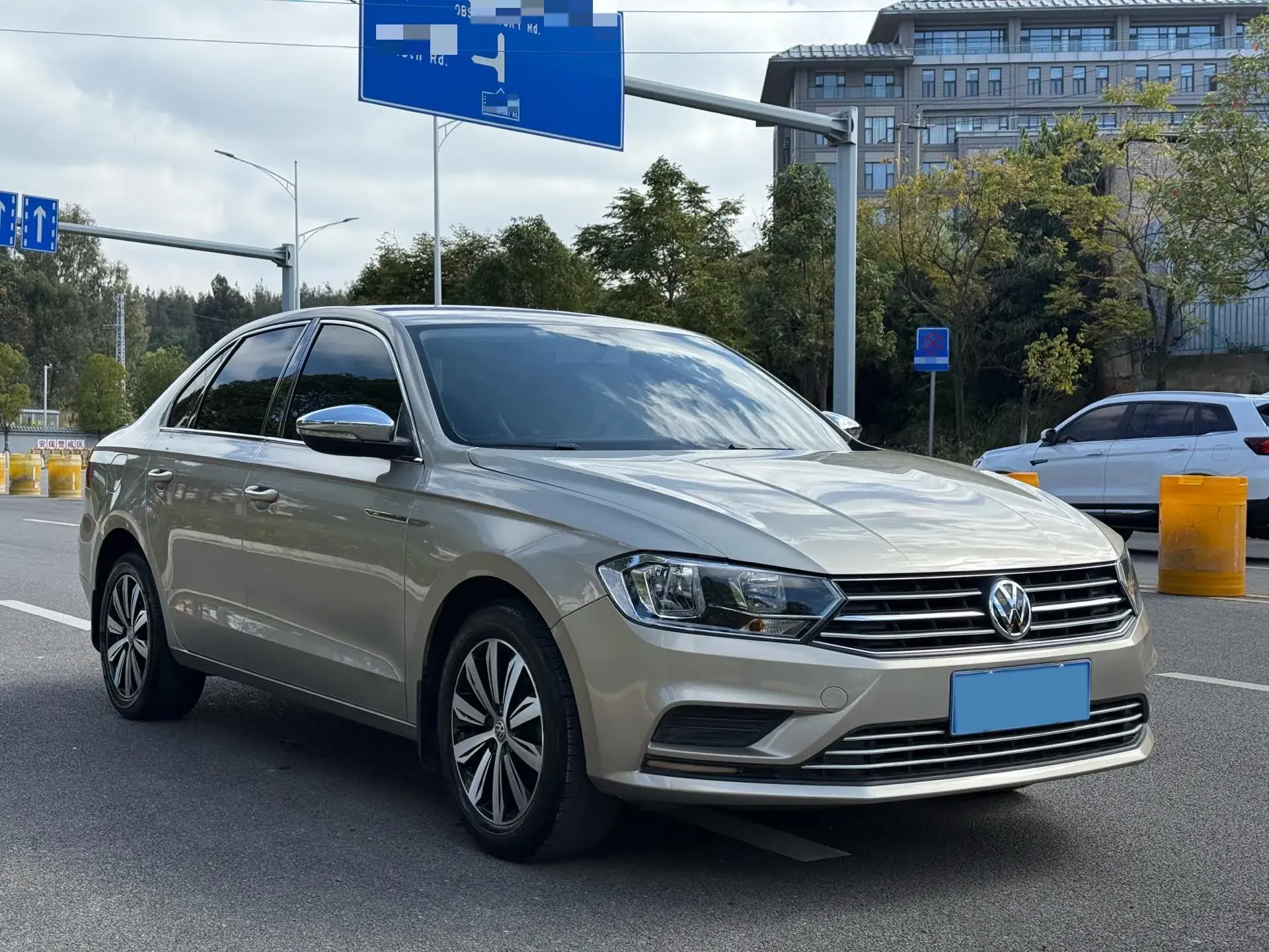 2019 VOLKSWAGEN BORA thumbnail 3