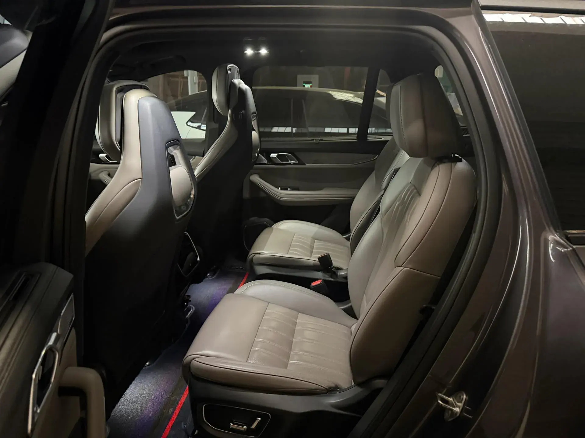 2023 LYNK&CO 09 thumbnail 3