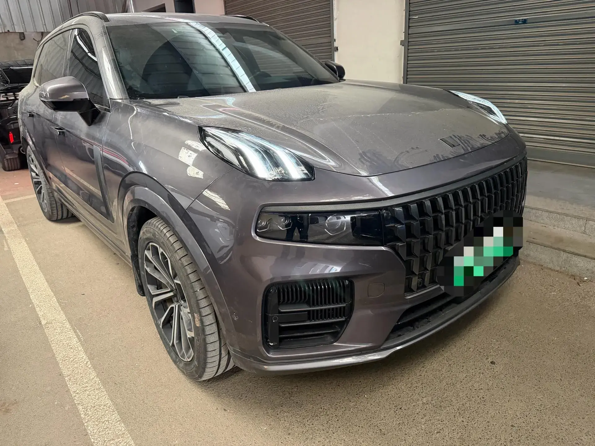 2023 LYNK&CO 09 thumbnail 2