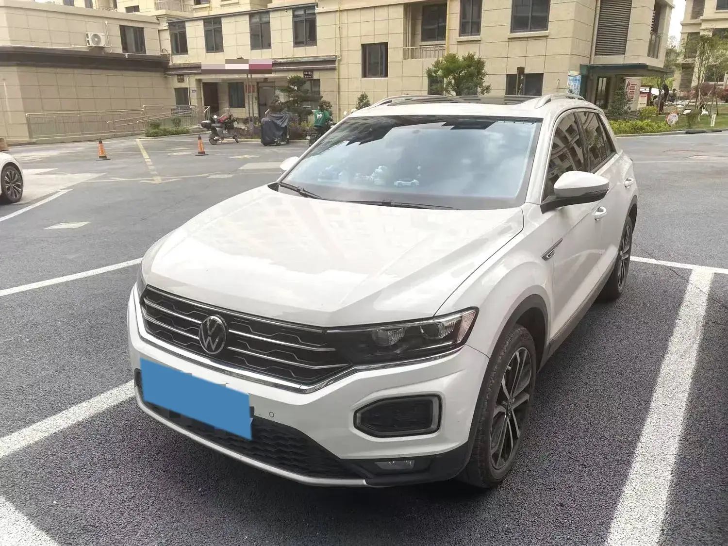 2022 VOLKSWAGEN T-ROC view 1