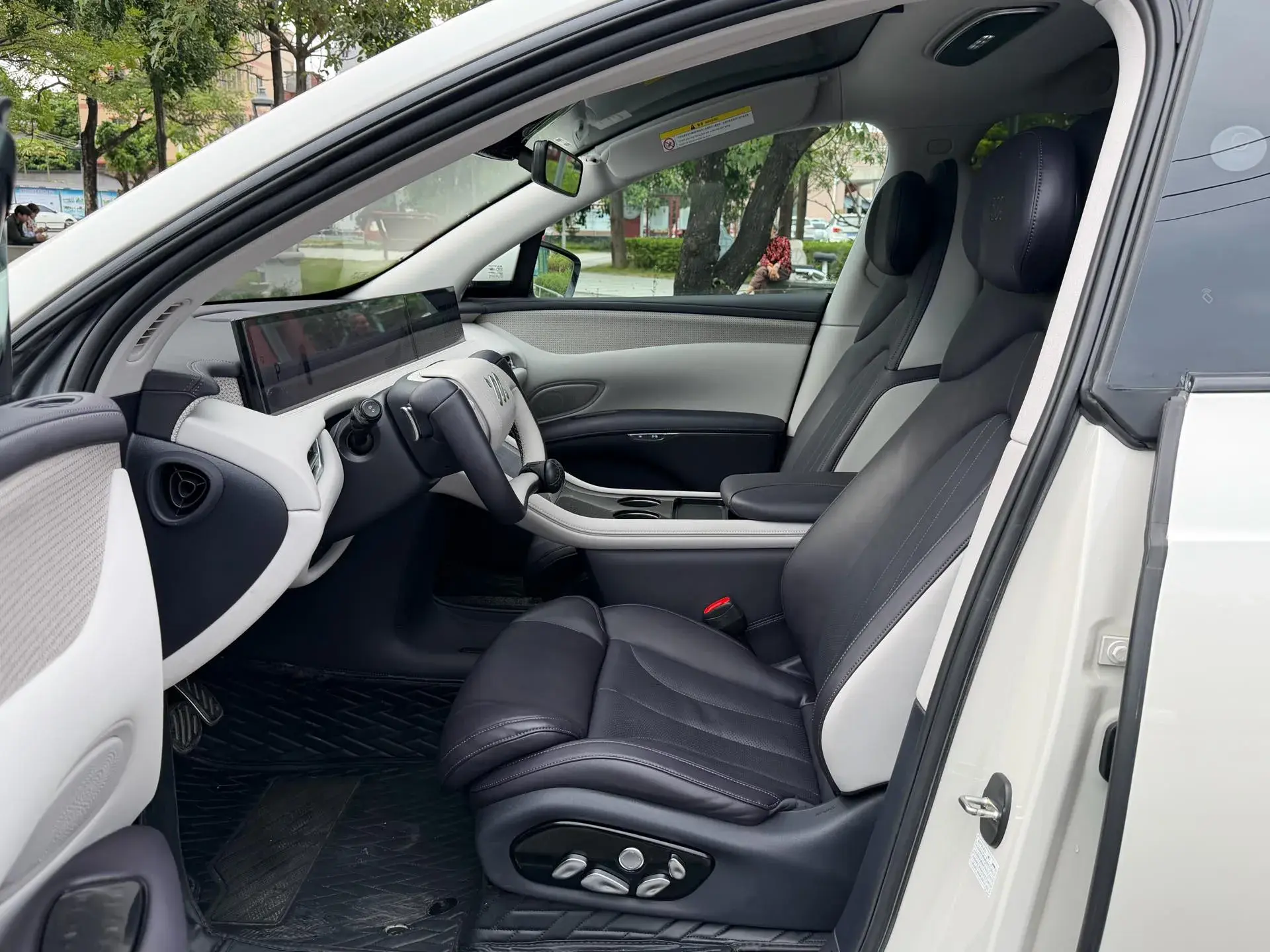 2023 IM LS7 thumbnail 3