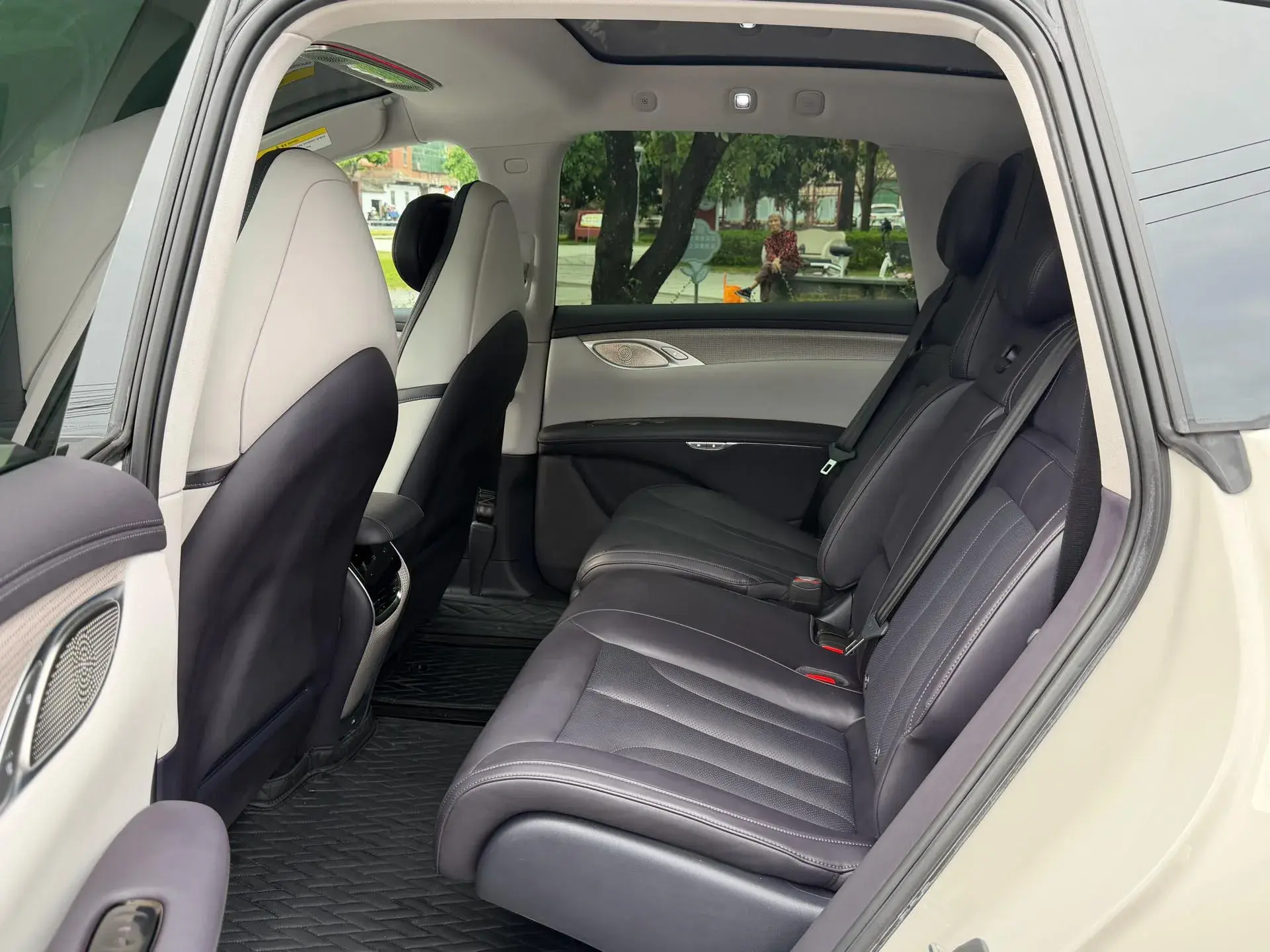 2023 IM LS7 thumbnail 4