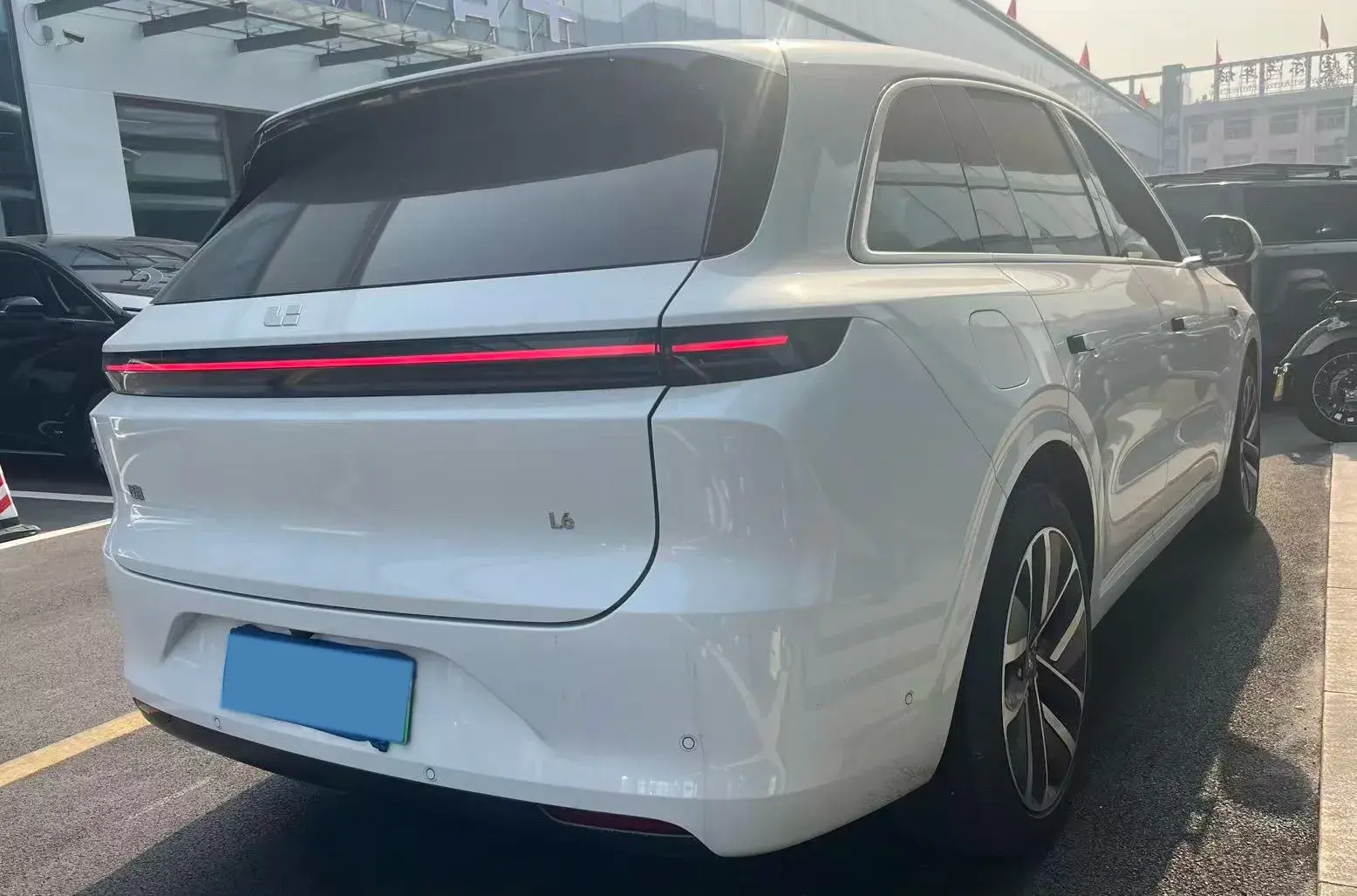 2024 LI L6 thumbnail 4
