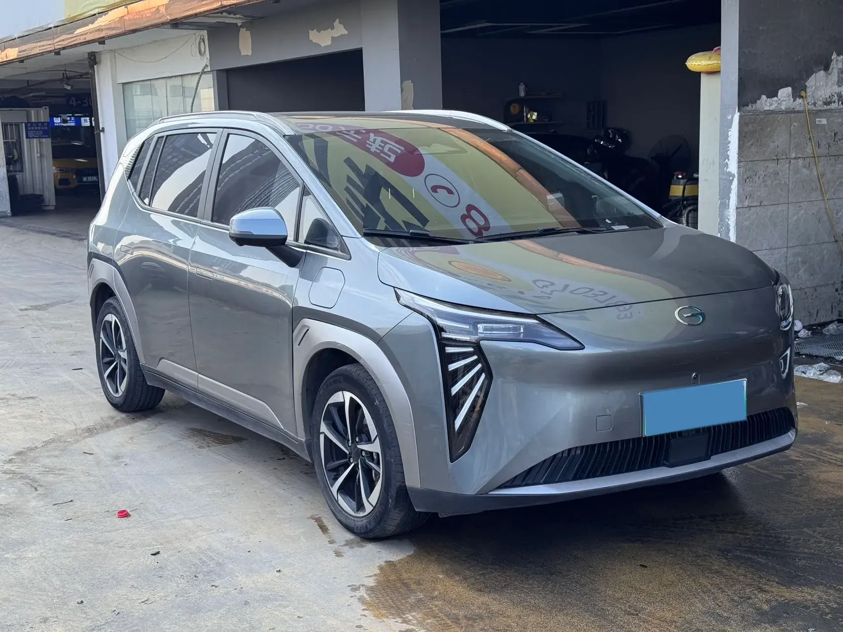 2023 AION Y thumbnail 3