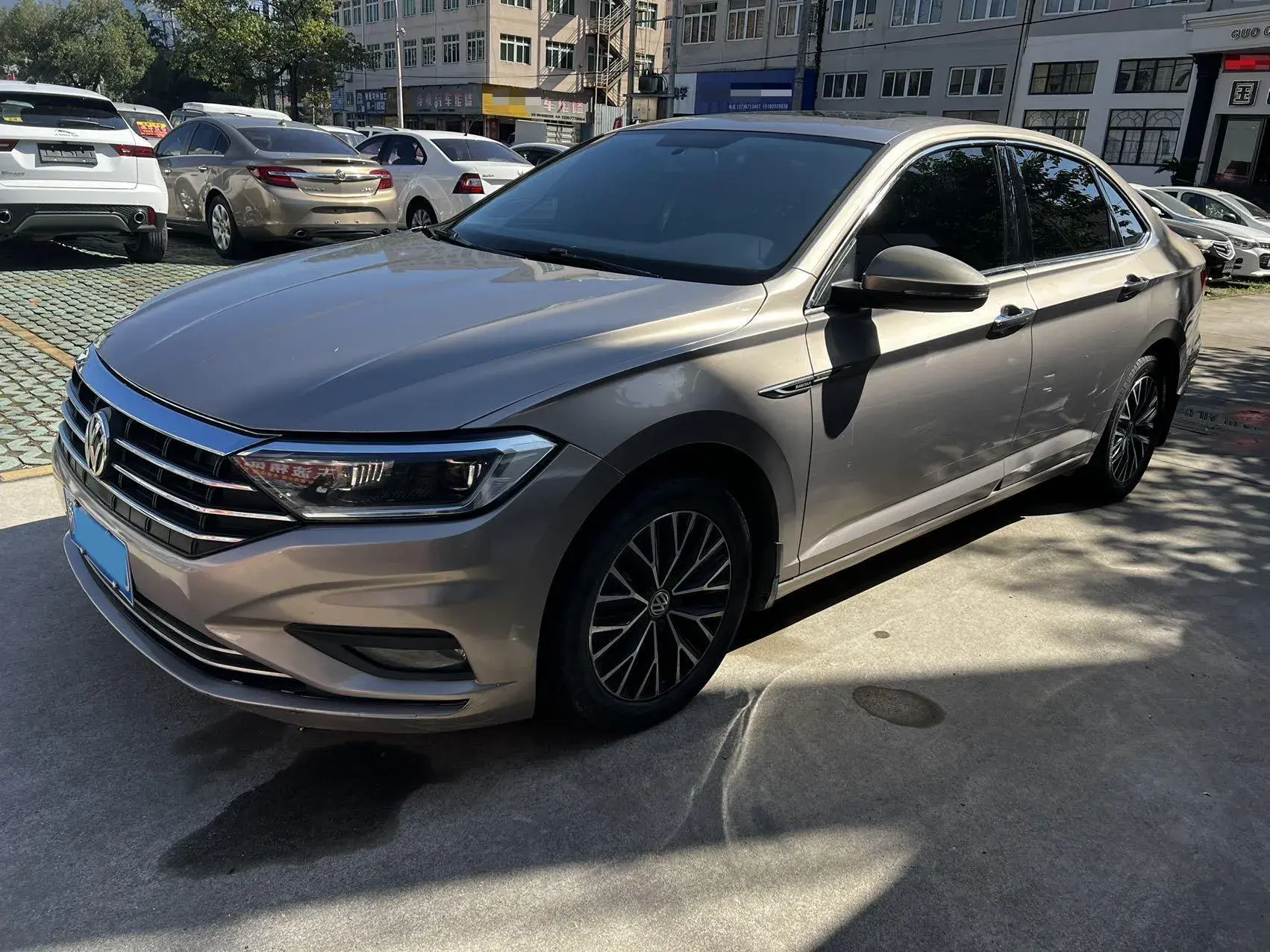 2019 VOLKSWAGEN SAGITAR view 1